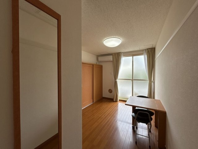 こちらの居間で趣味の時間をお楽しみください