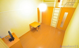 広くて明るい寝室