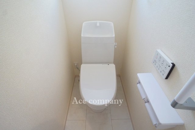 【トイレ】 | 八尾市太田新町5丁目 | トイレは1階と2階の各階に完備♪ともに同形状のシャワートイレです☆