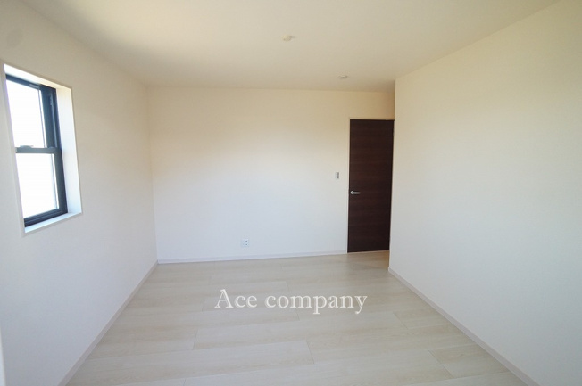 【寝室】 | 八尾市太田新町5丁目 | 【2階：洋室8.13帖】大容量のウォークインクローク完備です♪