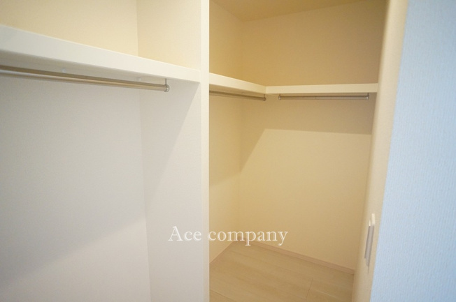 【収納】 | 八尾市太田新町5丁目 | 【2階：洋室8.13帖】のウォークインクローク内です♪