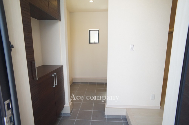 【玄関】 | 八尾市太田新町5丁目 | 玄関収納たっぷり！シューズボックスにシューズインクローク完備です！