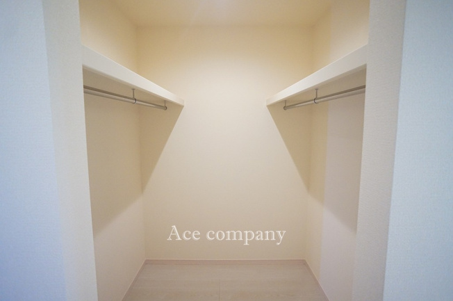 【収納】 | 八尾市太田新町5丁目 | 玄関ホールに大容量のウォークインクロークも完備です♪