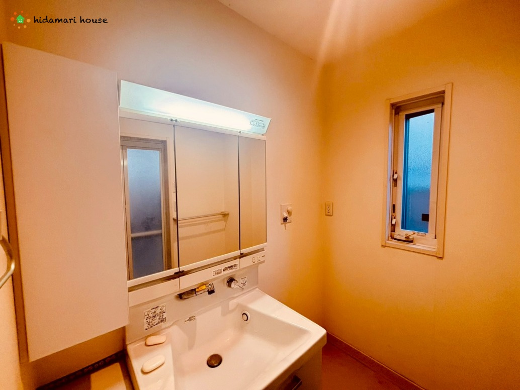 上尾市畔吉　中古戸建の独立洗面台