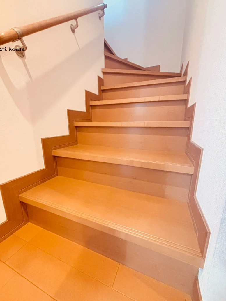 上尾市畔吉　中古戸建の内装|15段階段で緩やかな勾配