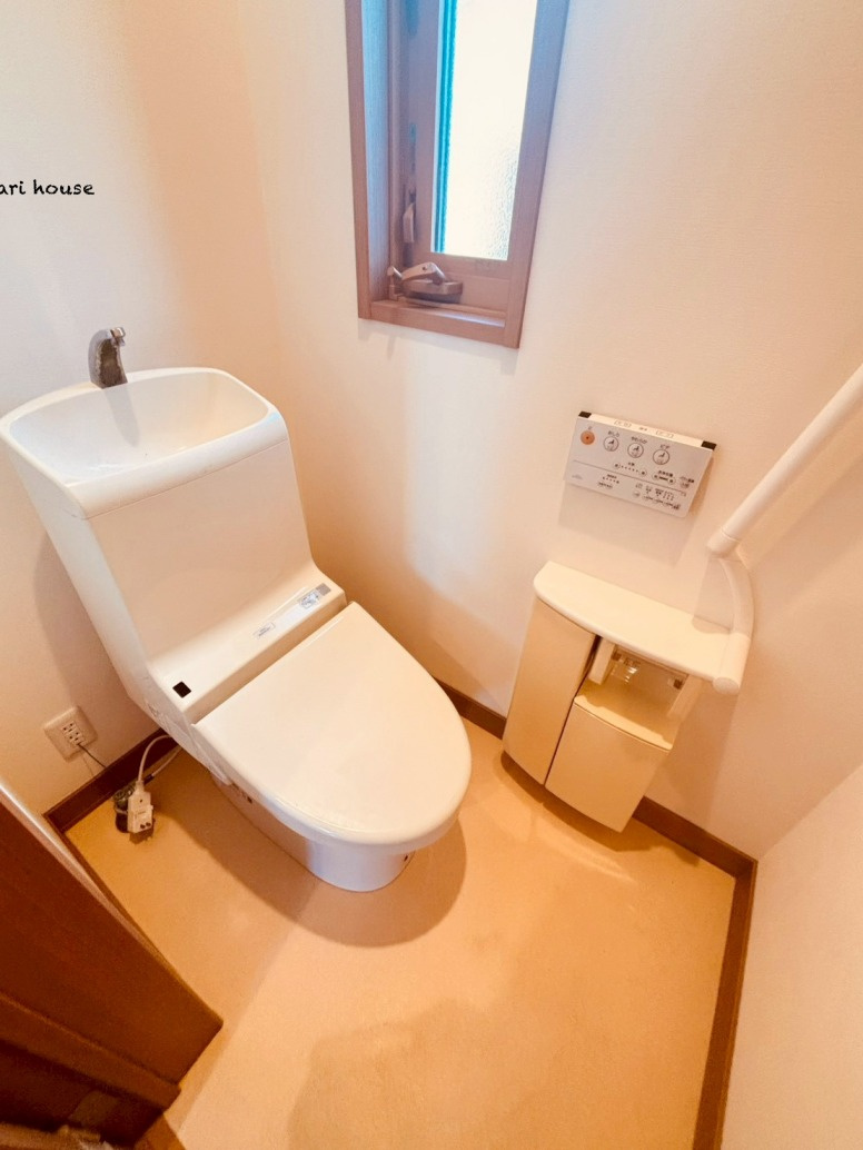 上尾市畔吉　中古戸建のトイレ