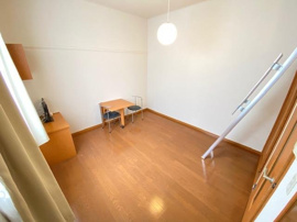 ゆったり過ごせる居間です