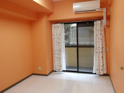 洋室　約6.8畳　２０２５年４月撮影