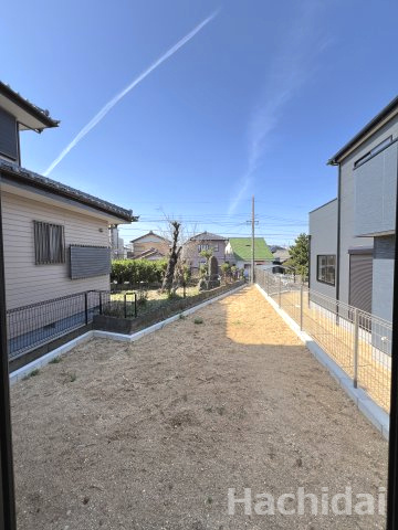 高浜市呉竹町第3　新築一戸建　＜4号棟＞の庭|お子様が小さいうちは砂遊びをしたり、夏はビニールプールなど室内から見守れる安心感があります。プランターでの家庭菜園や、お気に入りの椅子を置いた読書スペースなど、大人の趣味空間としても活躍します♪