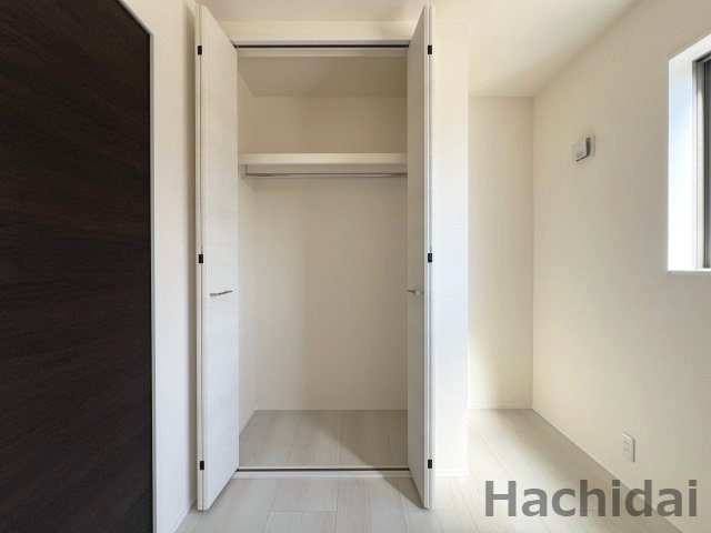 高浜市呉竹町第3　新築一戸建　＜3号棟＞の収納|1階4.4帖洋室クローゼット