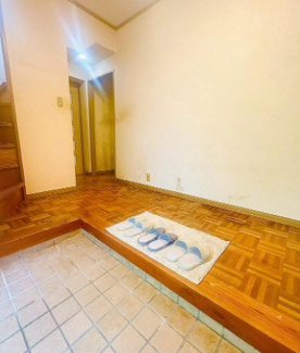 【玄関】 | 川西市大和東５丁目中古戸建 | 玄関です♪お好きなリフォームを楽しんでみませんか？ぜひ一度現地をご確認ください！！