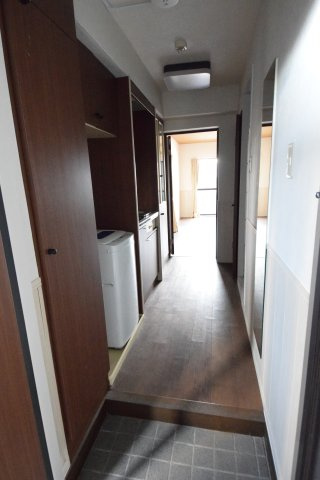 フォーサイトストゥディオ堤の玄関|きれいな玄関です