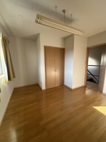 平川本町一丁目13番44貸家の洋室
