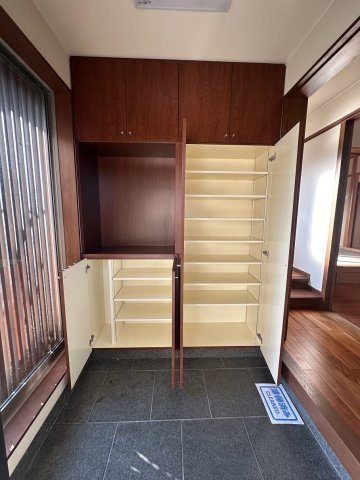 平川本町一丁目13番44貸家の収納