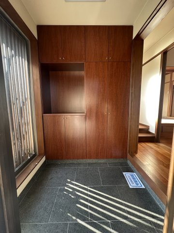 平川本町一丁目13番44貸家の玄関