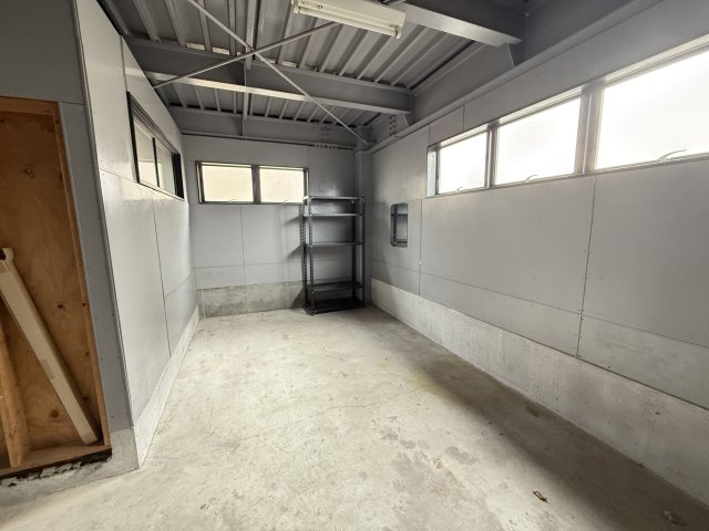 高崎市日高町の設備|ガレージ兼物置