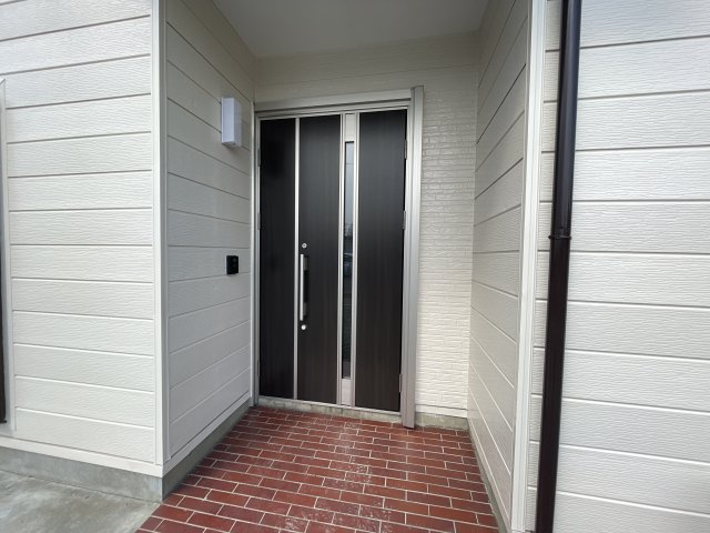 八戸市大字新井田字石動木平の洋室|【リフォーム前】2階南西側6帖洋室です。フローリング張り、壁天井クロス仕上げ、照明新品交換、クローゼット新設等を行います。