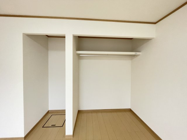 八戸市大字新井田字石動木平のその他|中古住宅の3大リスクである、雨漏り、主要構造部分の欠陥や腐食、給排水管の漏水や故障を２年間保証します。その前提で床下まで確認の上で、シロアリの被害調査と防除工事もおこないます。