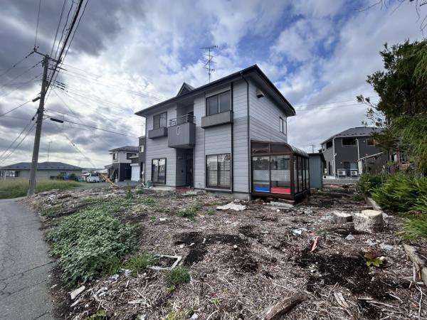 八戸市大字新井田字石動木平の外観|【リフォーム前】外観です。屋根外壁塗装を行います。