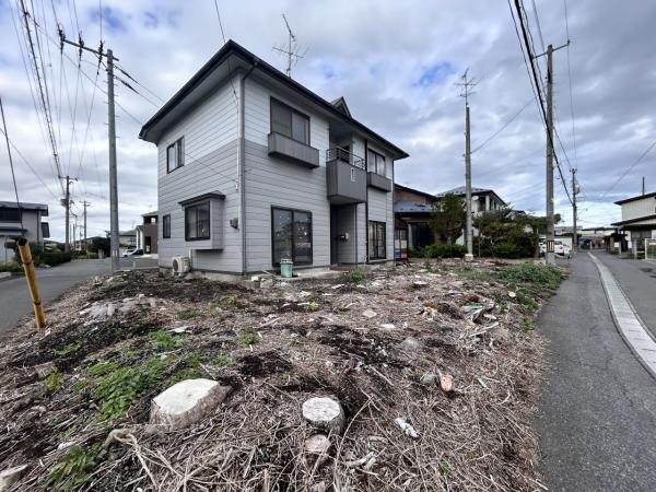 八戸市大字新井田字石動木平の駐車場|【リフォーム前】駐車場整備予定。4台駐車可能になる予定です。