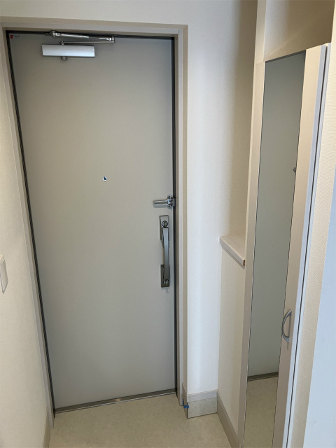 ガーデン アステリア 西千葉の玄関|収納もある玄関です