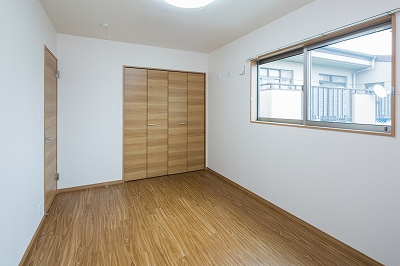 仮称）西之島中屋敷６８８連家轟の洋室|洋室から愛車などを眺められる間取りとなっております！