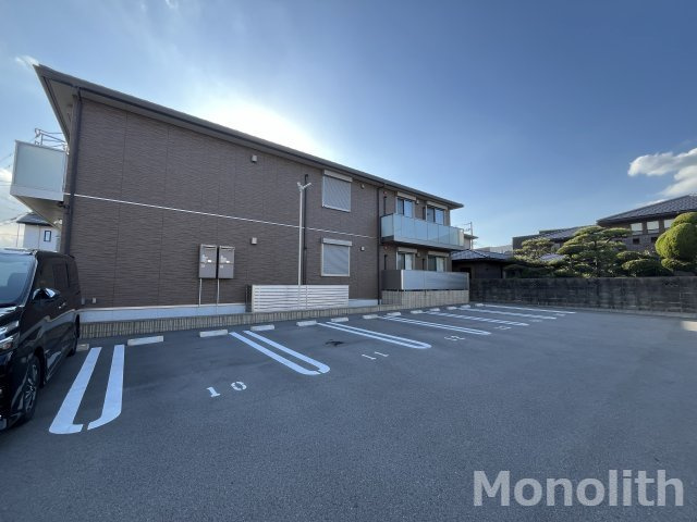 シャーメゾンシャルム磯上の駐車場