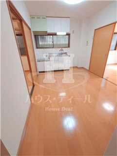 【居間・リビング】 | 山根ハイツ | こちらのリビングで趣味の時間をお楽しみください