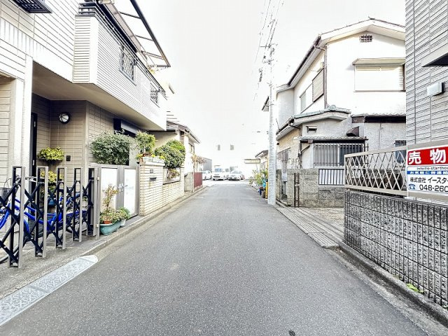【前面道路含む現地写真】 | 新座市野火止8丁目　中古一戸建住宅　(志木本店) | 現地（2026年1月）撮影
ぜひ現地にて、室内をご見学ください。