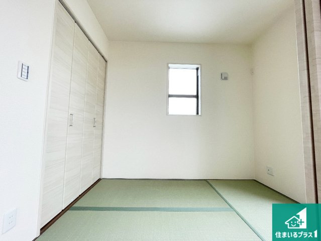 ●5(土)6(日)現地案内可能！　北葛城郡広陵町大野　全5邸の和室|一室あると便利な和室は客間としてだけでなく、小さなお子様のプレイルームや食後のくつろぎスペースとしてもご利用いただけます。収納もついていますので大活躍間違いなし！