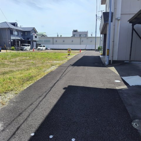 ６１５７６　岐阜市加納鉄砲町３丁目土地の前面道路含む現地写真