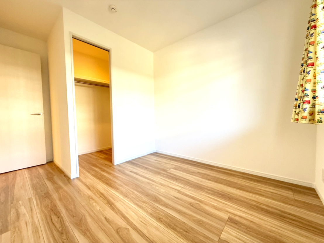 コンフォール学園緑が丘第1　六号棟の洋室|スタンダードな洋室です