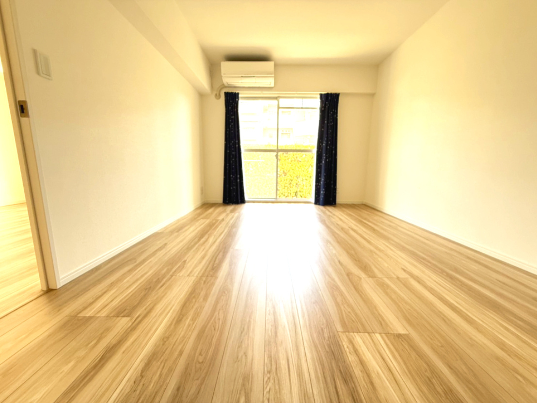 コンフォール学園緑が丘第1　六号棟の洋室|広々とした洋室です