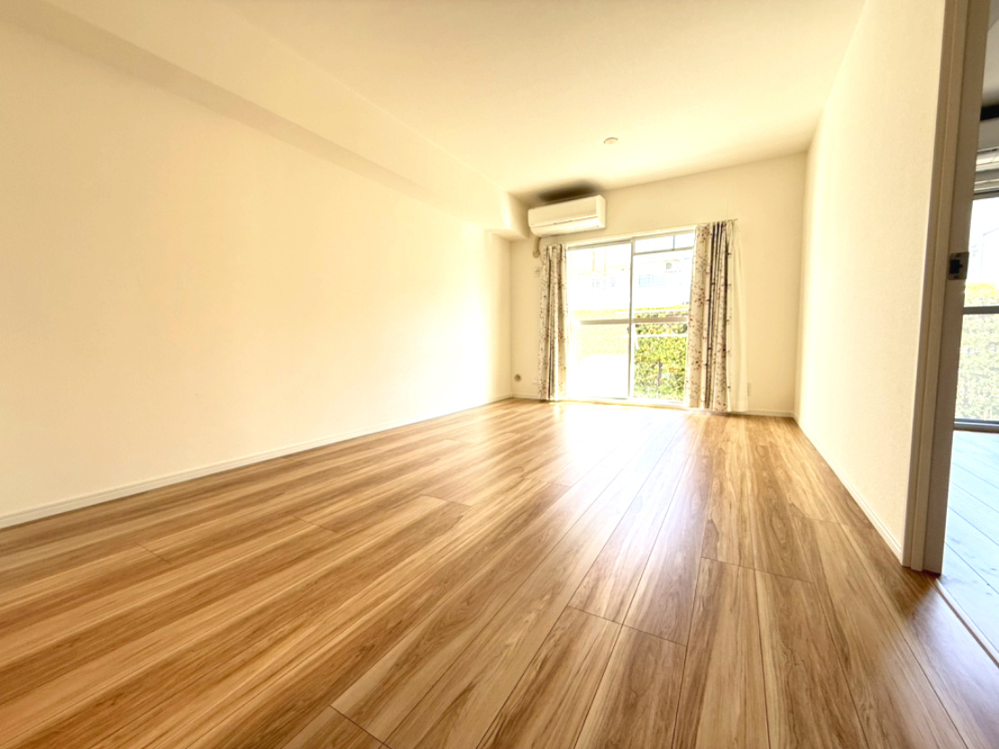 コンフォール学園緑が丘第1　六号棟の居間・リビング|ゆったりとしたリビングです