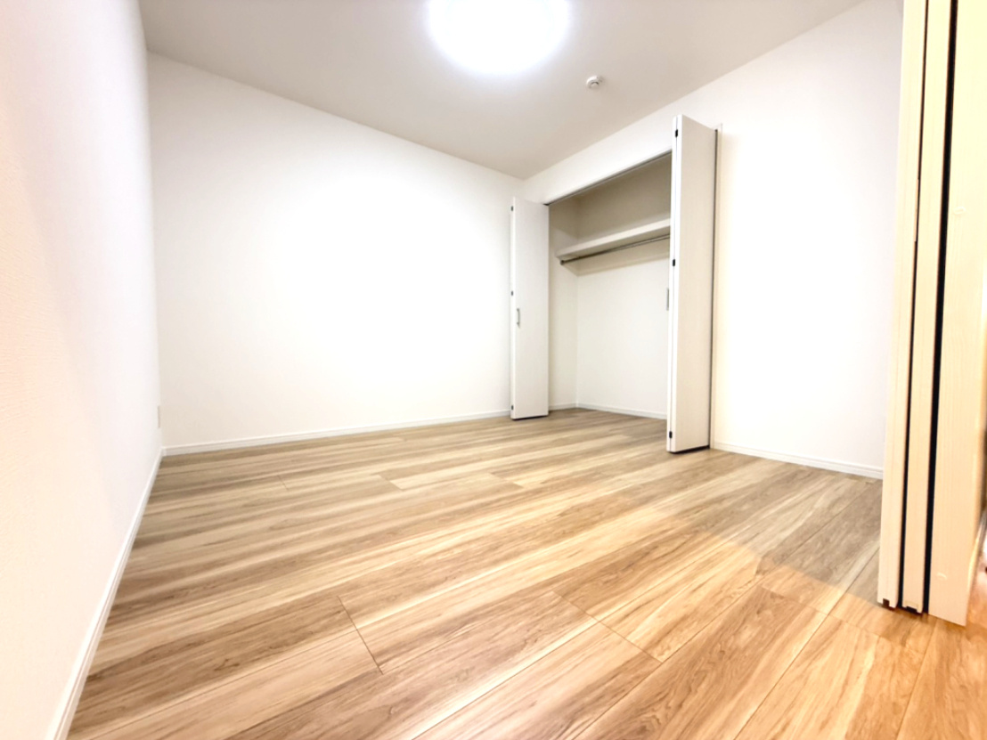 コンフォール学園緑が丘第1　六号棟の洋室|個人の部屋や寝室として使える洋室です