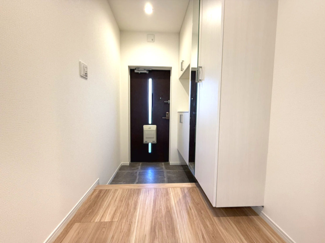 コンフォール学園緑が丘第1　六号棟の玄関|ゆったりとした玄関です