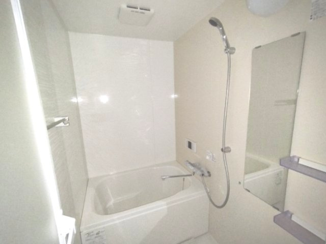 サンライフ六名の浴室