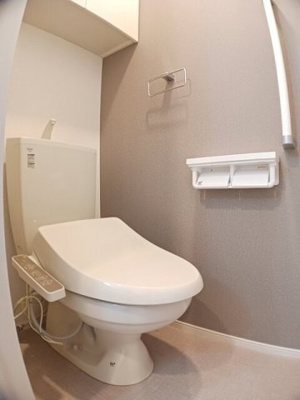 【トイレ】 | ウッドスプリング山根　Ａ　1ＬＤＫＴＳ | トイレもきれいです