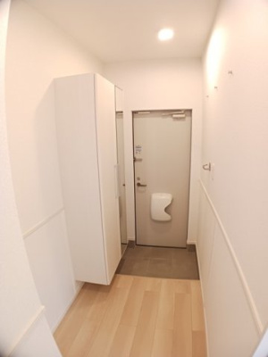 【玄関】 | ウッドスプリング山根　Ａ　1ＬＤＫＴＳ | シンプルで使いやすい玄関です