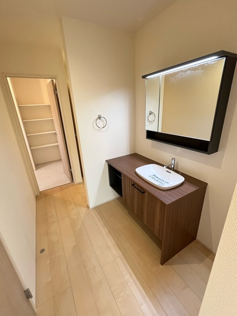 小山市中久喜　新築戸建1-1の独立洗面台