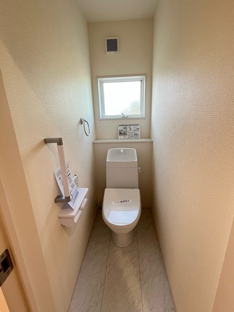 小山市中久喜　新築戸建1-1のトイレ