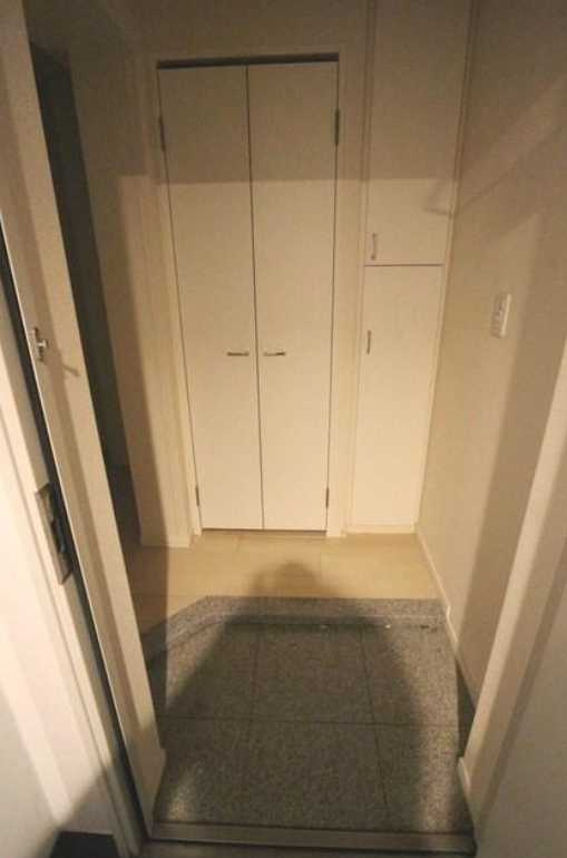 グランドコンシェルジュ用賀アジールコート　ネット無料　分譲賃貸　角部屋の玄関