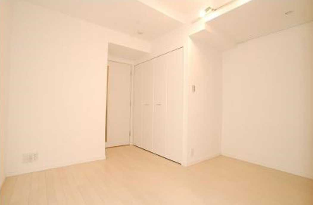 グランドコンシェルジュ用賀アジールコート　ネット無料　分譲賃貸　角部屋の居間・リビング