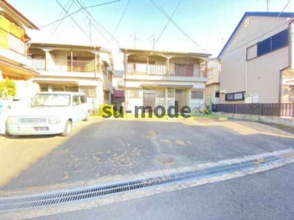 水尾連棟貸家の駐車場