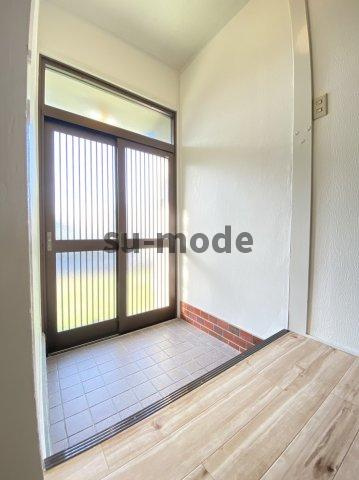 水尾連棟貸家の玄関