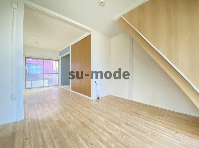 水尾連棟貸家の居間・リビング