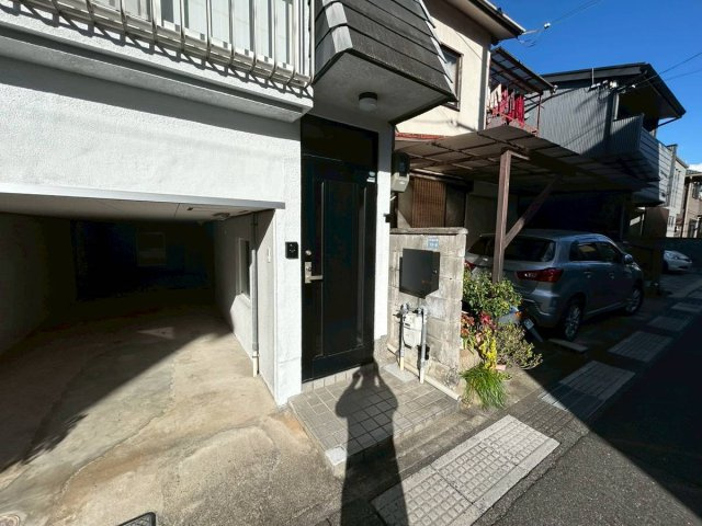 長岡京市長岡天神5丁目の前面道路含む現地写真|前道幅員約4.0ｍ。