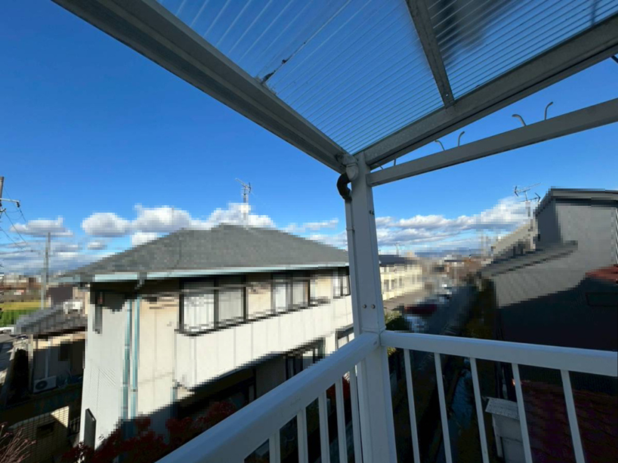 長岡京市長岡天神5丁目のバルコニー|ベランダからは、遠くに田んぼを臨むことができます。