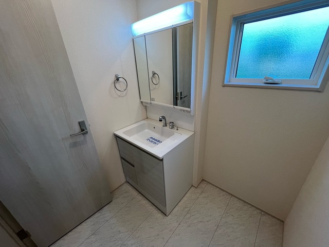 小山市中久喜　新築戸建1-2の独立洗面台