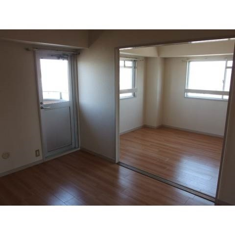 ステープル六供の居間・リビング